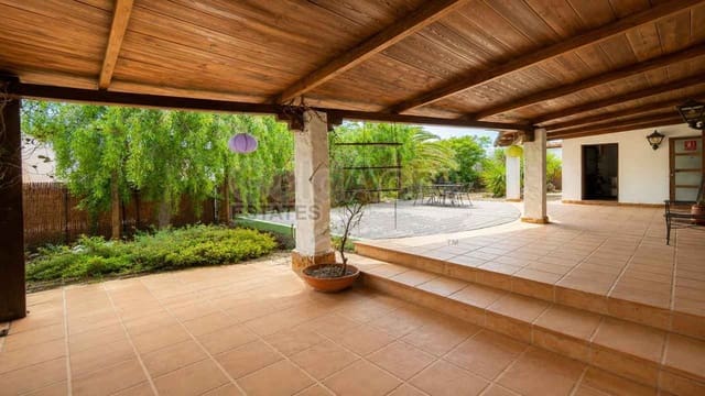 Chalet de 4 habitaciones en Tindaya, La Oliva en venta - 450.000 € (Ref: 9979396)