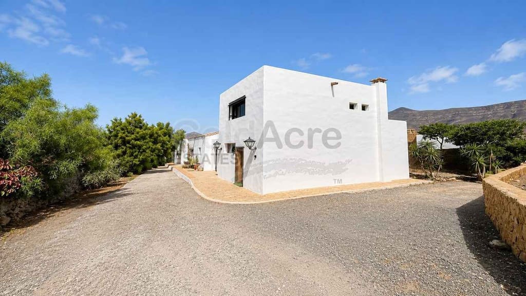 4 bedroom Villa for sale in Tindaya - € 450,000 (Ref: 9979396)