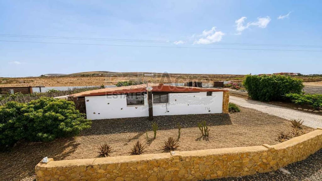 4 bedroom Villa for sale in Tindaya - € 450,000 (Ref: 9979396)
