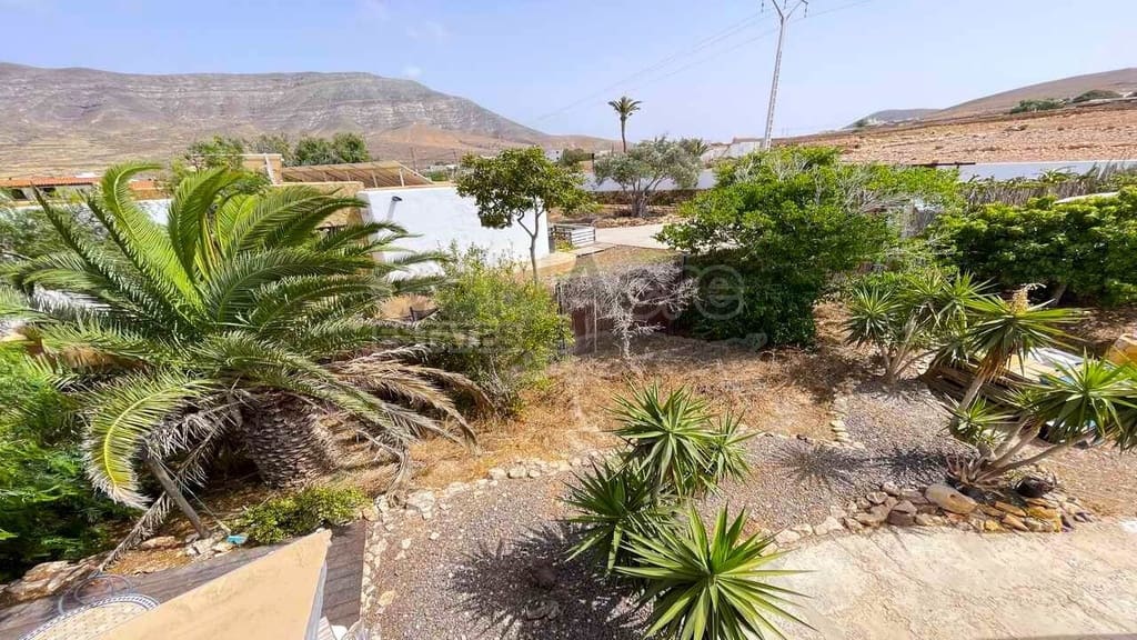 4 bedroom Villa for sale in Tindaya - € 450,000 (Ref: 9979396)