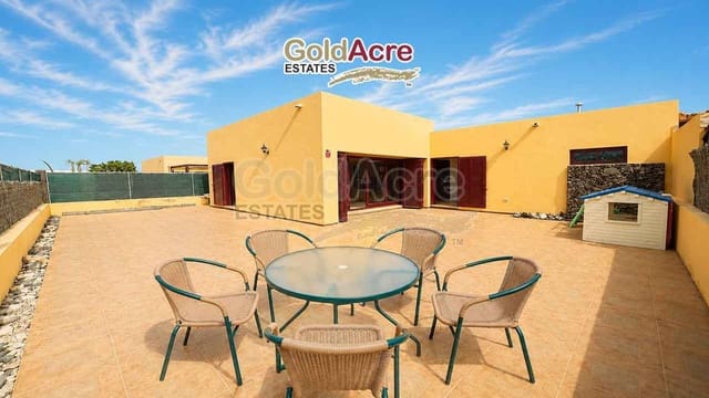 Chalet de 3 habitaciones en La Oliva en venta con piscina garaje - 295.000 € (Ref: 9979397)