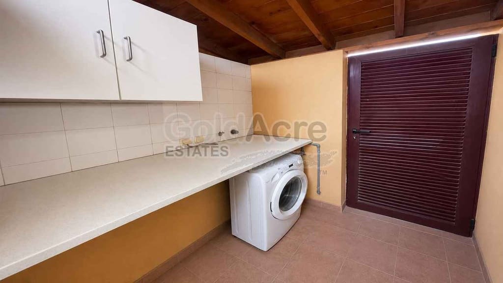 3 bedroom Villa for sale in La Oliva with pool garage - € 295,000 (Ref: 9979397)