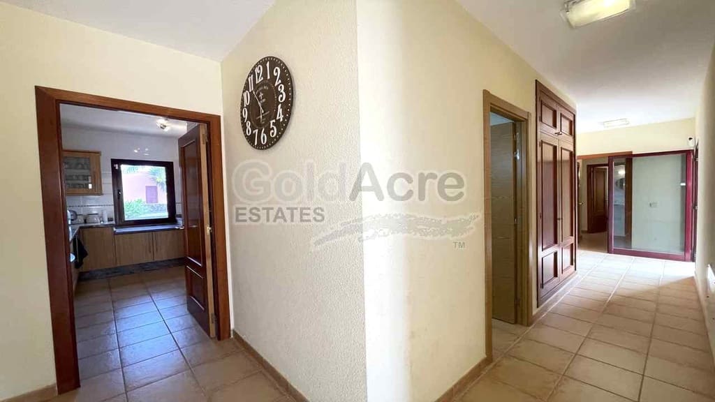 3 bedroom Villa for sale in La Oliva with pool garage - € 295,000 (Ref: 9979397)
