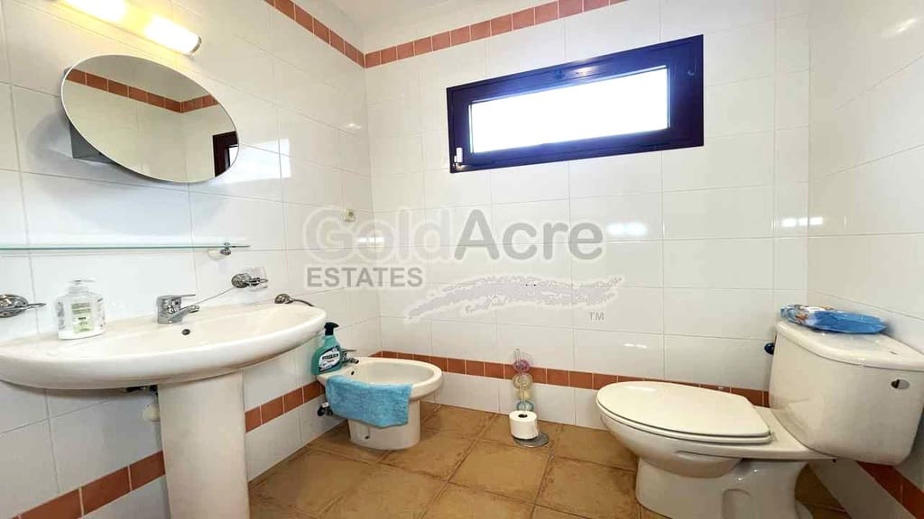 3 bedroom Villa for sale in La Oliva with pool garage - € 295,000 (Ref: 9979397)