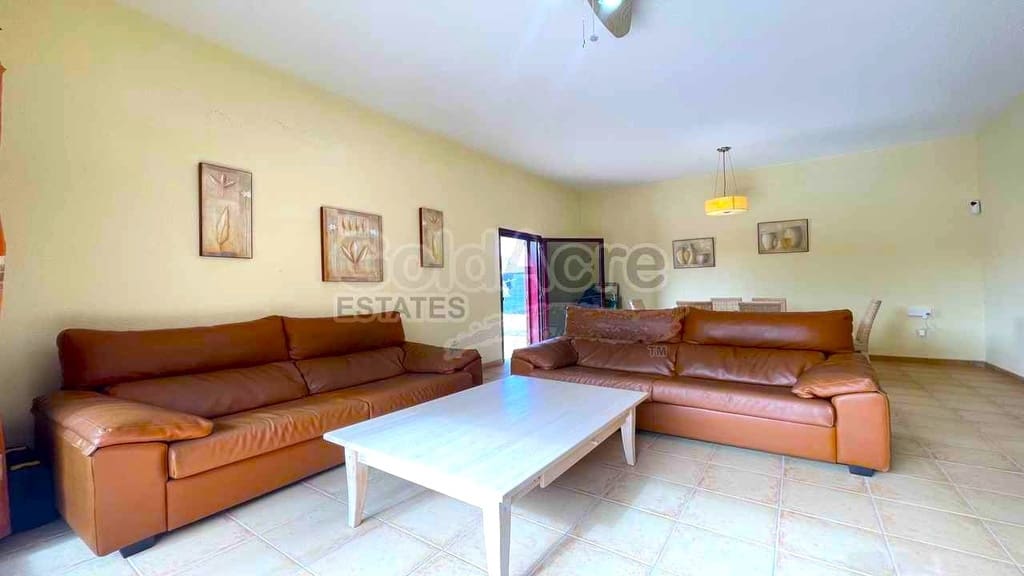 3 bedroom Villa for sale in La Oliva with pool garage - € 295,000 (Ref: 9979397)