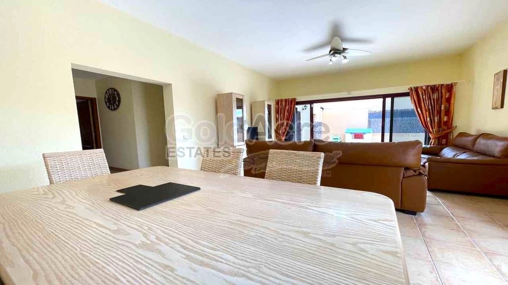 3 bedroom Villa for sale in La Oliva with pool garage - € 295,000 (Ref: 9979397)