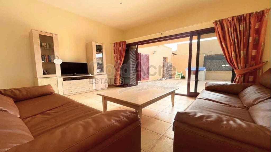 3 bedroom Villa for sale in La Oliva with pool garage - € 295,000 (Ref: 9979397)