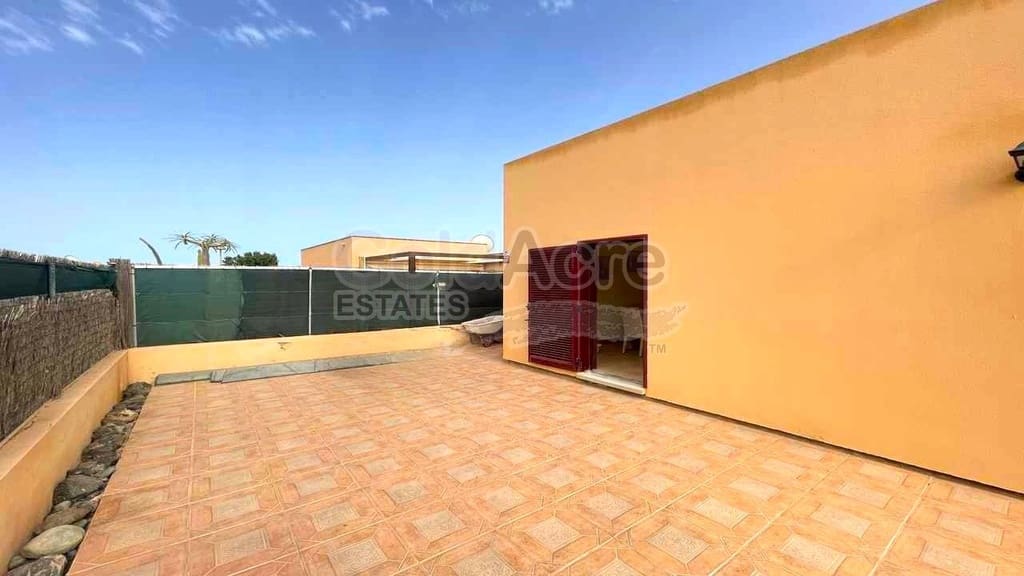 3 bedroom Villa for sale in La Oliva with pool garage - € 295,000 (Ref: 9979397)