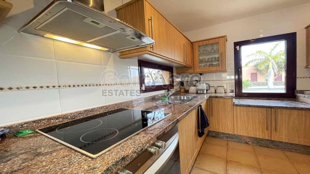 3 bedroom Villa for sale in La Oliva with pool garage - € 295,000 (Ref: 9979397)