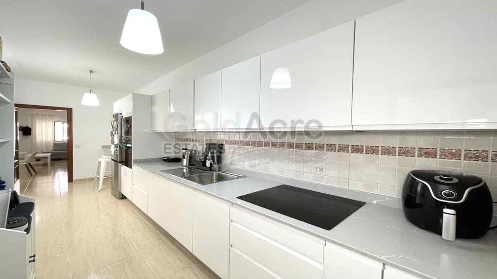 3 soverom Leilighet til salgs i La Oliva med garasje - € 205 000 (Ref: 9986225)