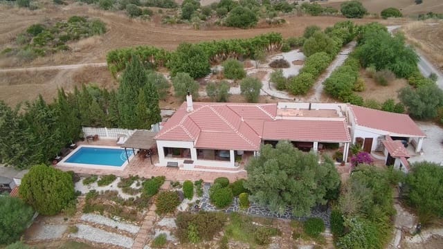 Finca/Casa Rural de 4 habitaciones en Almogía en venta con piscina garaje - 469.000 € (Ref: 10136499)