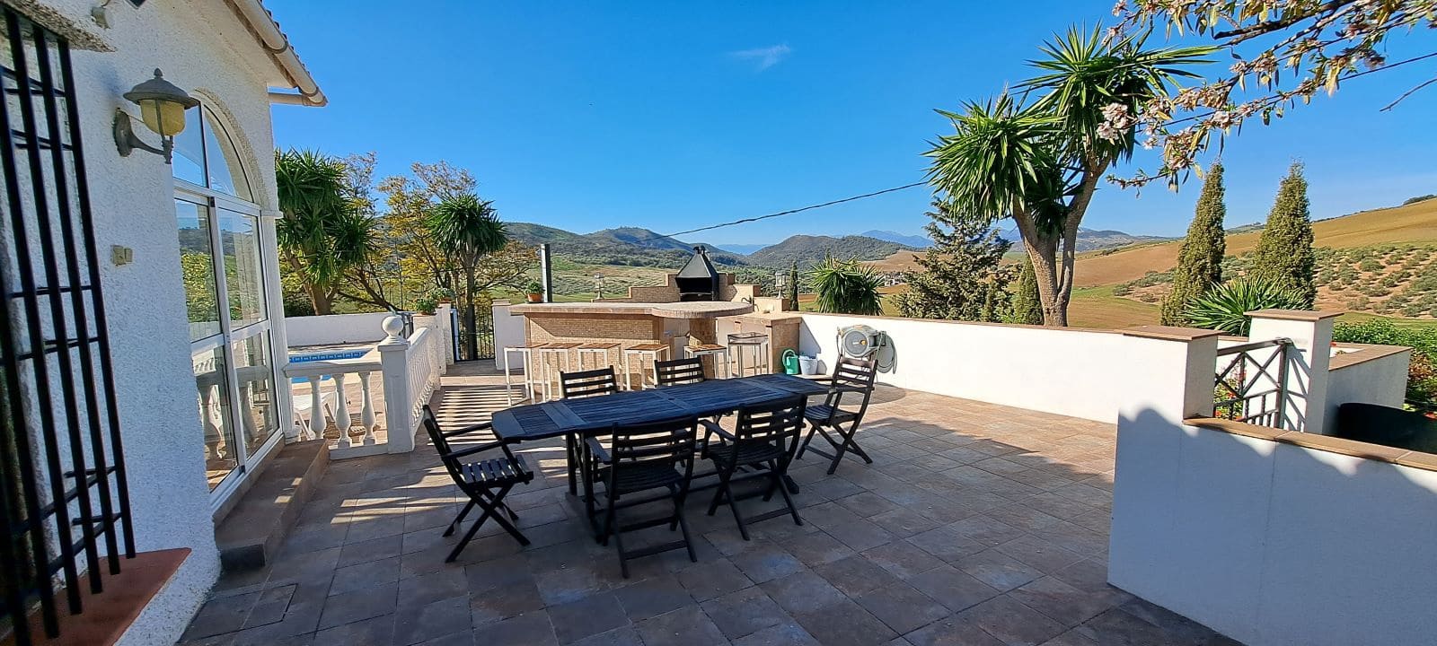 4 bedroom Finca/Country House for sale in Almogía with pool garage €