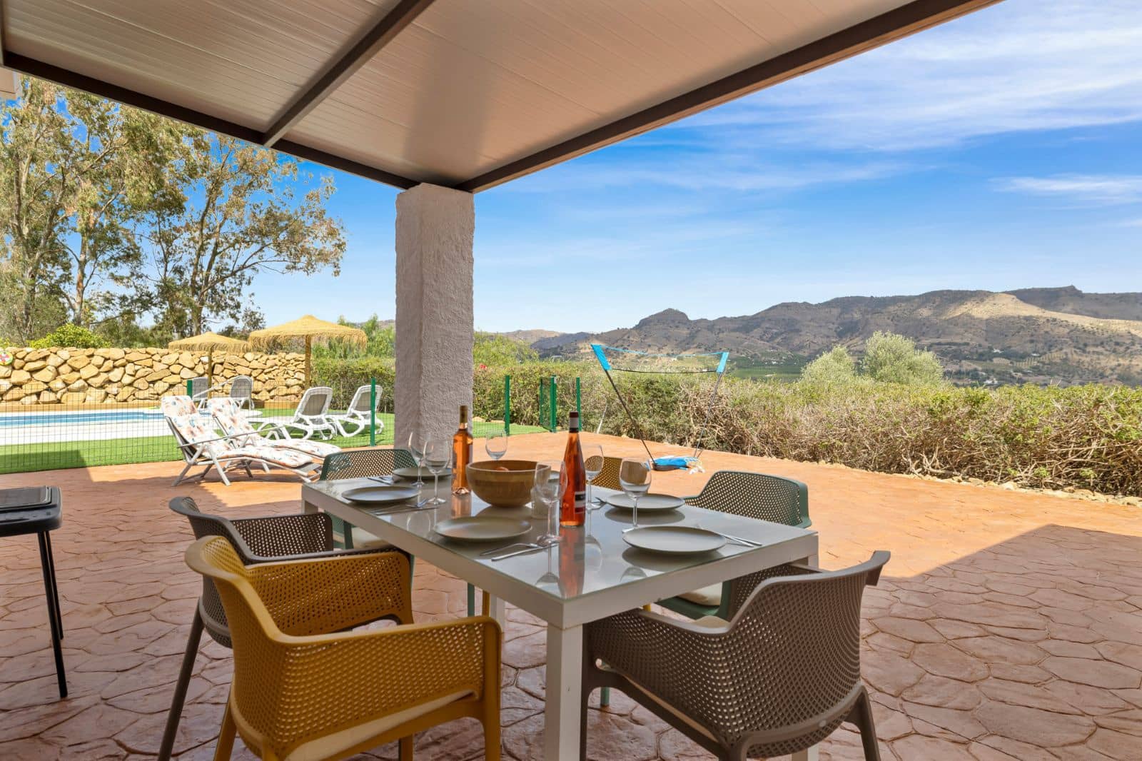 3 soveværelse Finca/Landehus til salg i Pizarra med swimmingpool garage - € 525.000 (Ref: 9050141)