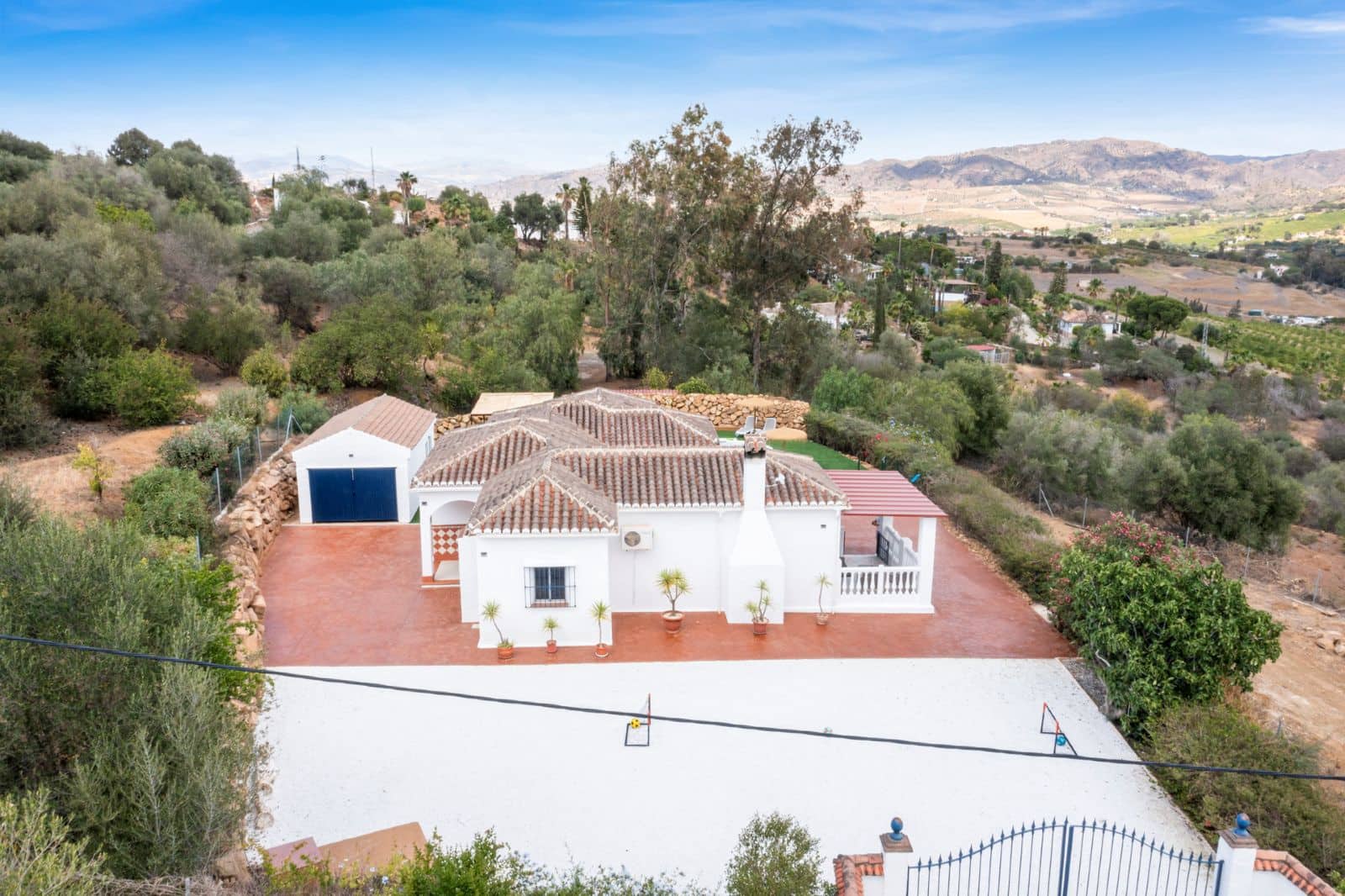 3 soveværelse Finca/Landehus til salg i Pizarra med swimmingpool garage - € 525.000 (Ref: 9050141)