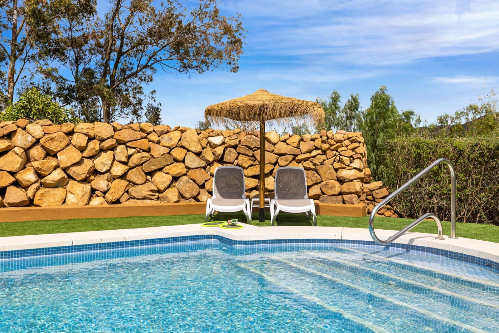 3 soveværelse Finca/Landehus til salg i Pizarra med swimmingpool garage - € 525.000 (Ref: 9050141)