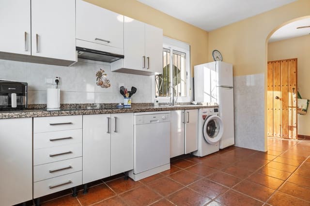 3 soveværelse Finca/Landehus til salg i Pizarra med swimmingpool garage - € 525.000 (Ref: 9050141)