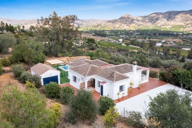 3 soveværelse Finca/Landehus til salg i Pizarra med swimmingpool garage - € 525.000 (Ref: 9050141)