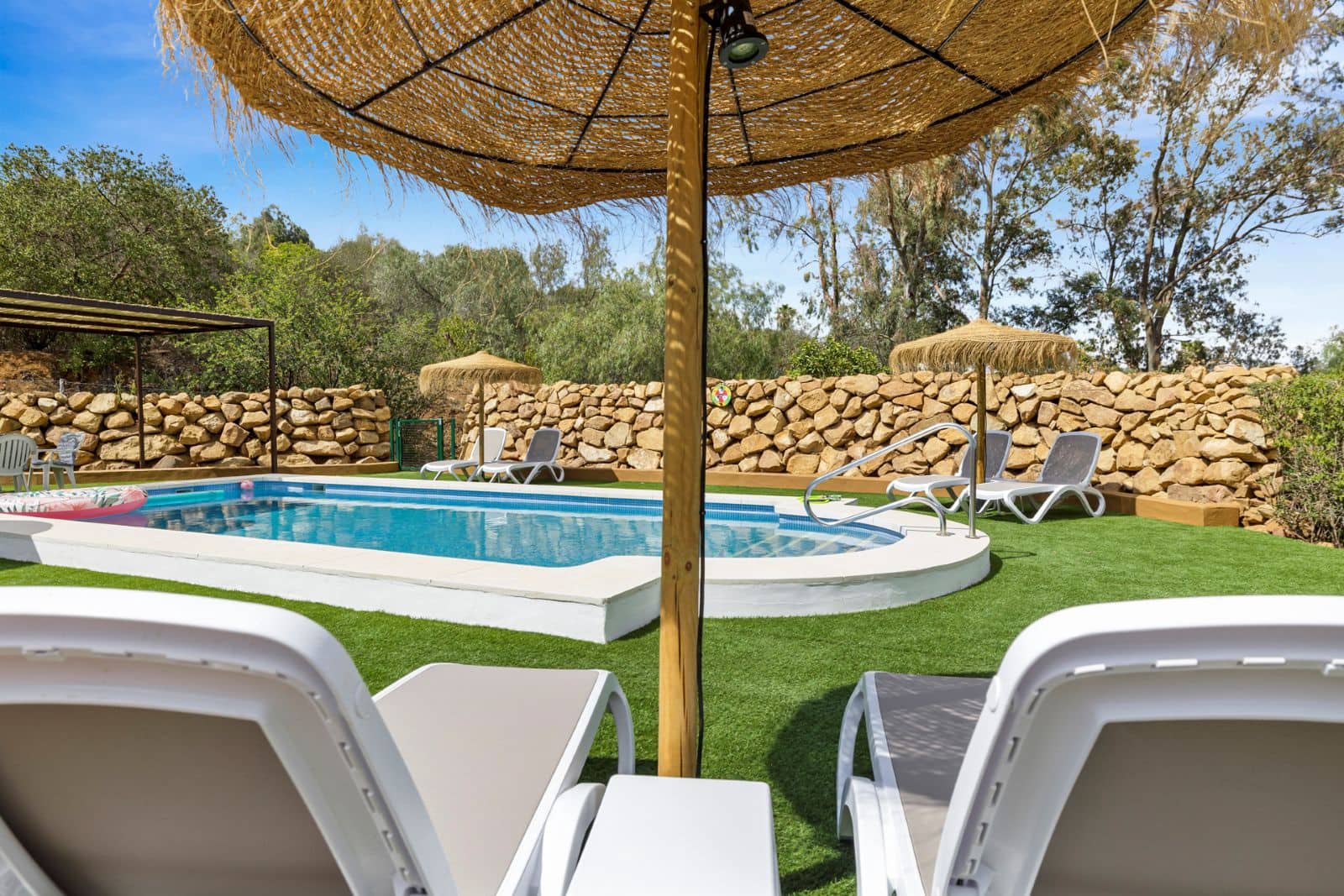 3 soveværelse Finca/Landehus til salg i Pizarra med swimmingpool garage - € 525.000 (Ref: 9050141)