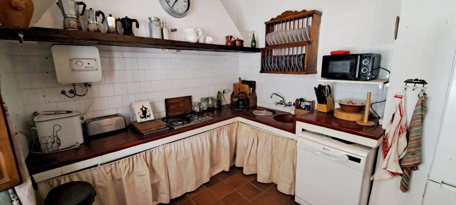 4 makuuhuone Maalaistalo myytävänä paikassa Alora mukana uima-altaan 
autotalli - 685 000 € (Ref: 9267558)