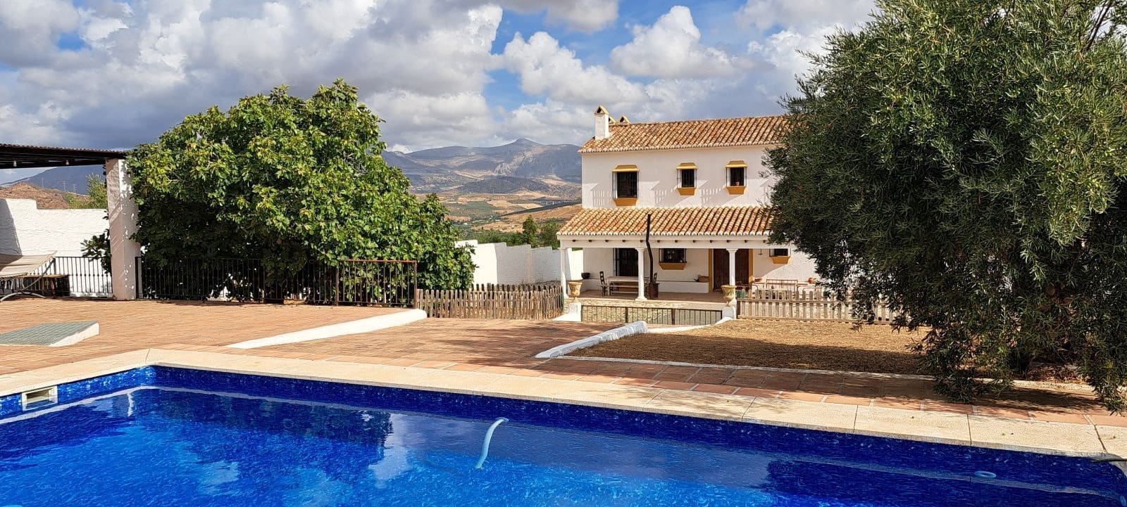 4 makuuhuone Maalaistalo myytävänä paikassa Alora mukana uima-altaan 
autotalli - 685 000 € (Ref: 9267558)