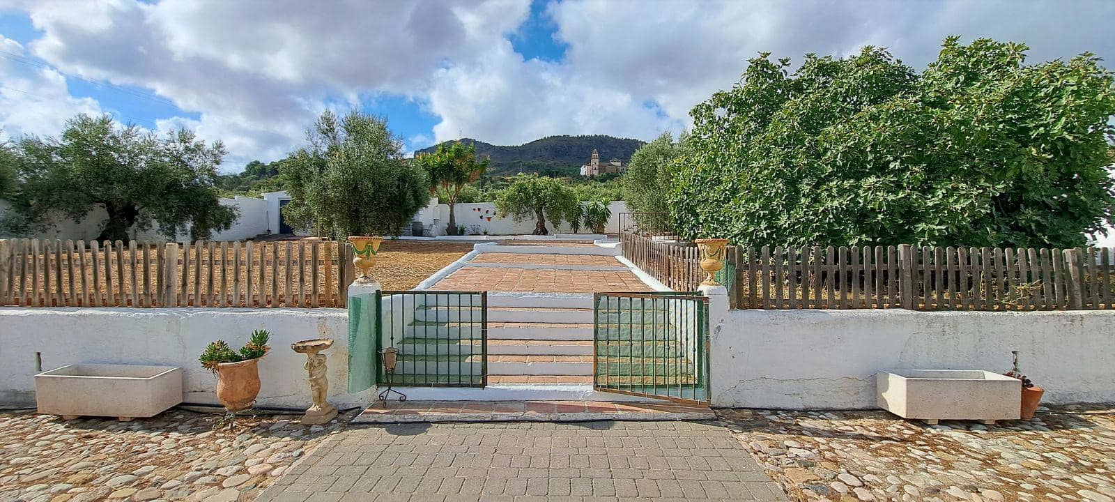 4 makuuhuone Maalaistalo myytävänä paikassa Alora mukana uima-altaan 
autotalli - 685 000 € (Ref: 9267558)