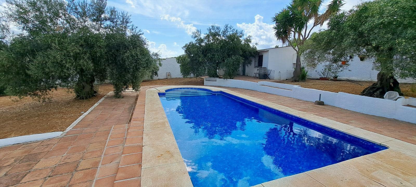 4 makuuhuone Maalaistalo myytävänä paikassa Alora mukana uima-altaan 
autotalli - 685 000 € (Ref: 9267558)