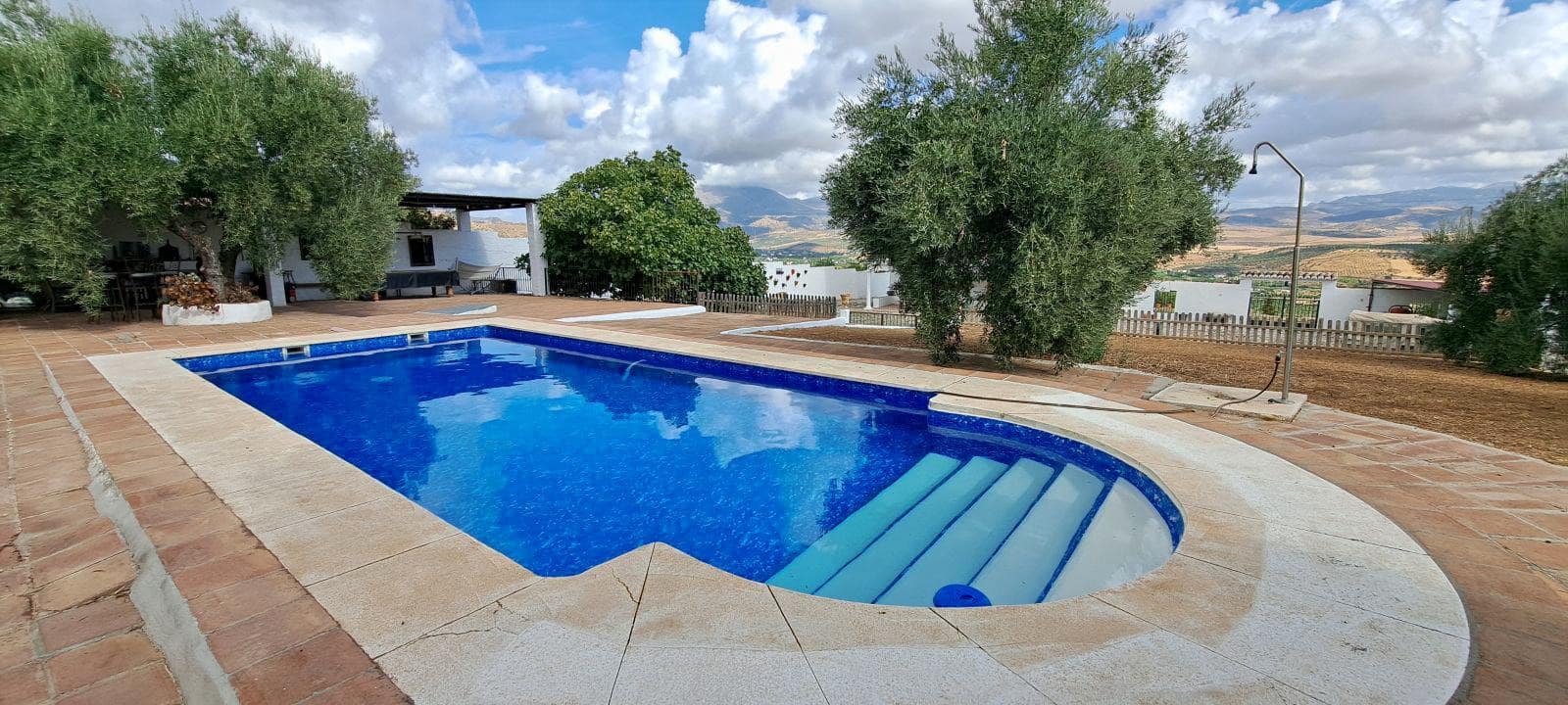 4 makuuhuone Maalaistalo myytävänä paikassa Alora mukana uima-altaan 
autotalli - 685 000 € (Ref: 9267558)