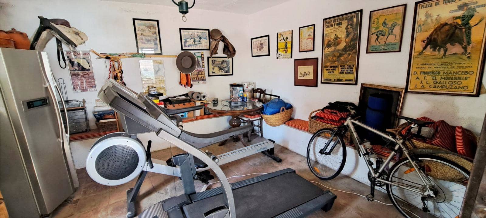 4 makuuhuone Maalaistalo myytävänä paikassa Alora mukana uima-altaan 
autotalli - 685 000 € (Ref: 9267558)