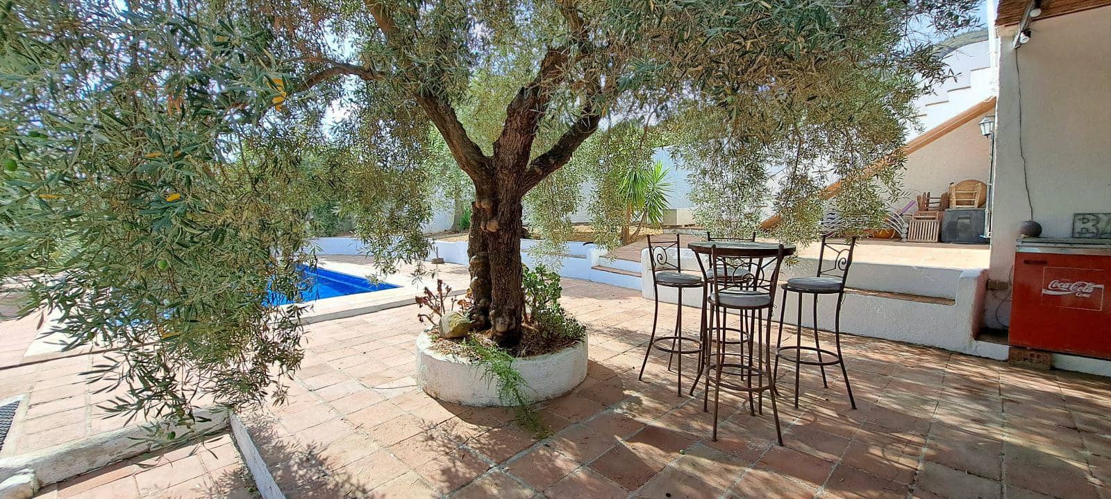 4 makuuhuone Maalaistalo myytävänä paikassa Alora mukana uima-altaan 
autotalli - 685 000 € (Ref: 9267558)