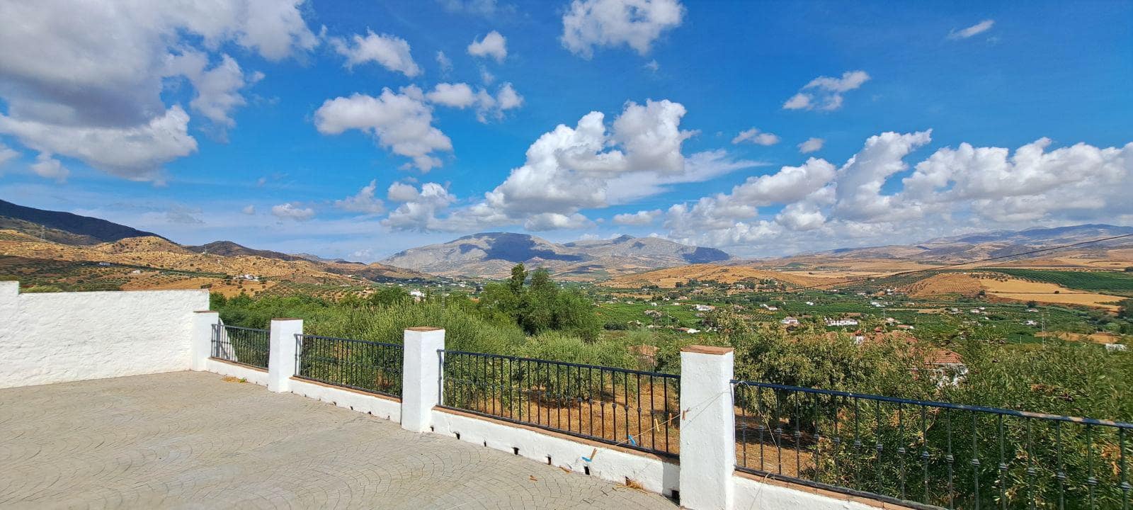 4 makuuhuone Maalaistalo myytävänä paikassa Alora mukana uima-altaan 
autotalli - 685 000 € (Ref: 9267558)