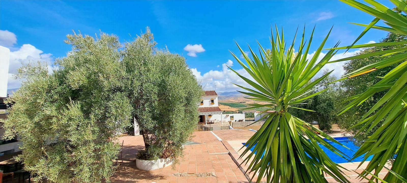 4 makuuhuone Maalaistalo myytävänä paikassa Alora mukana uima-altaan 
autotalli - 685 000 € (Ref: 9267558)