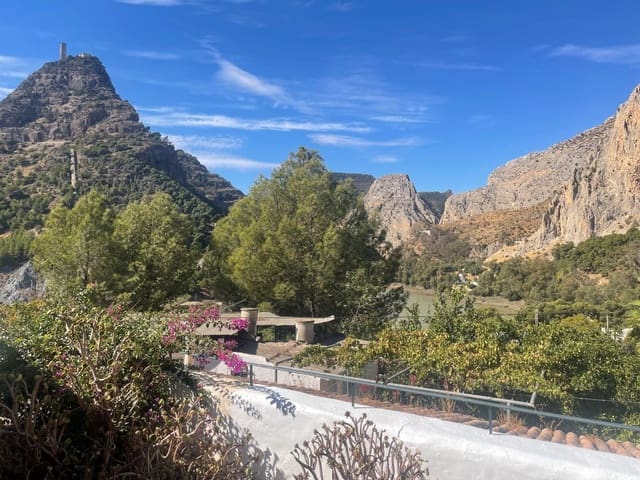 2 sypialnia Dom na sprzedaż w El Chorro, Alora z basenem - 210 000 € (Ref: 9325549)