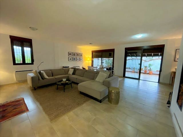 4 soveværelse Finca/Landehus til salg i Alora med swimmingpool garage - € 499.000 (Ref: 9685222)