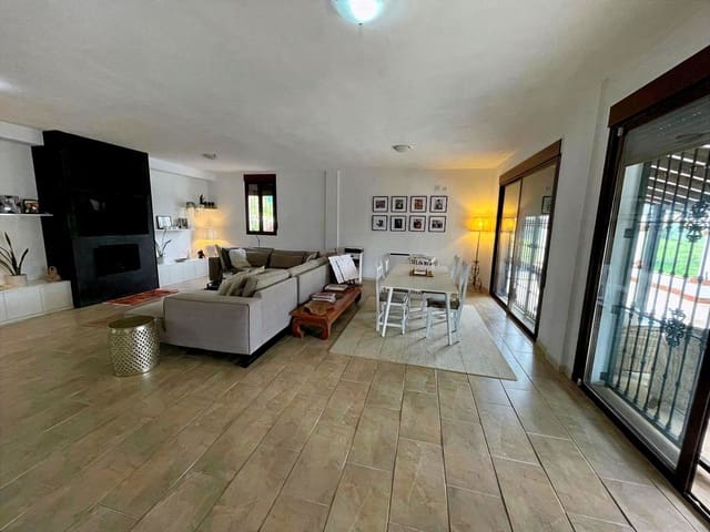 4 soveværelse Finca/Landehus til salg i Alora med swimmingpool garage - € 499.000 (Ref: 9685222)