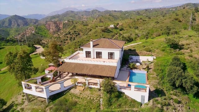 4 soveværelse Finca/Landehus til salg i Alora med swimmingpool garage - € 499.000 (Ref: 9685222)