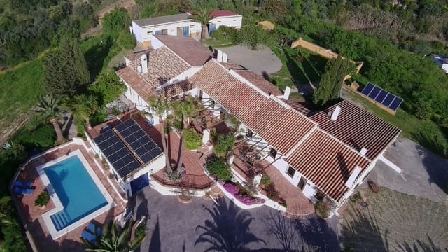 5 slaapkamer Finca/Landhuis te koop in Villanueva de la Concepcion met zwembad garage - € 850.000 (Ref: 9774329)