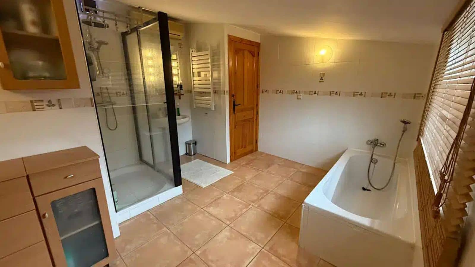 6 soveværelse Finca/Landehus til salg i Alora med swimmingpool garage - € 550.000 (Ref: 9849858)