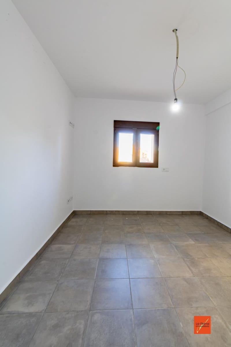 5 soverom Hus til salgs i Santa Barbara med garasje - € 227 000 (Ref: 8113092)