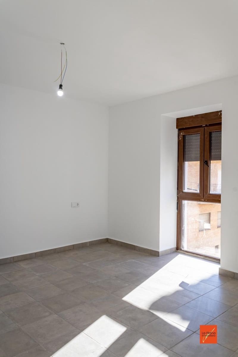 5 soverom Hus til salgs i Santa Barbara med garasje - € 227 000 (Ref: 8113092)