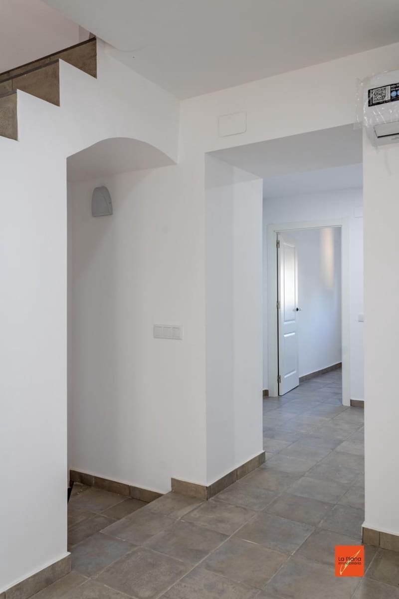 5 soverom Hus til salgs i Santa Barbara med garasje - € 227 000 (Ref: 8113092)