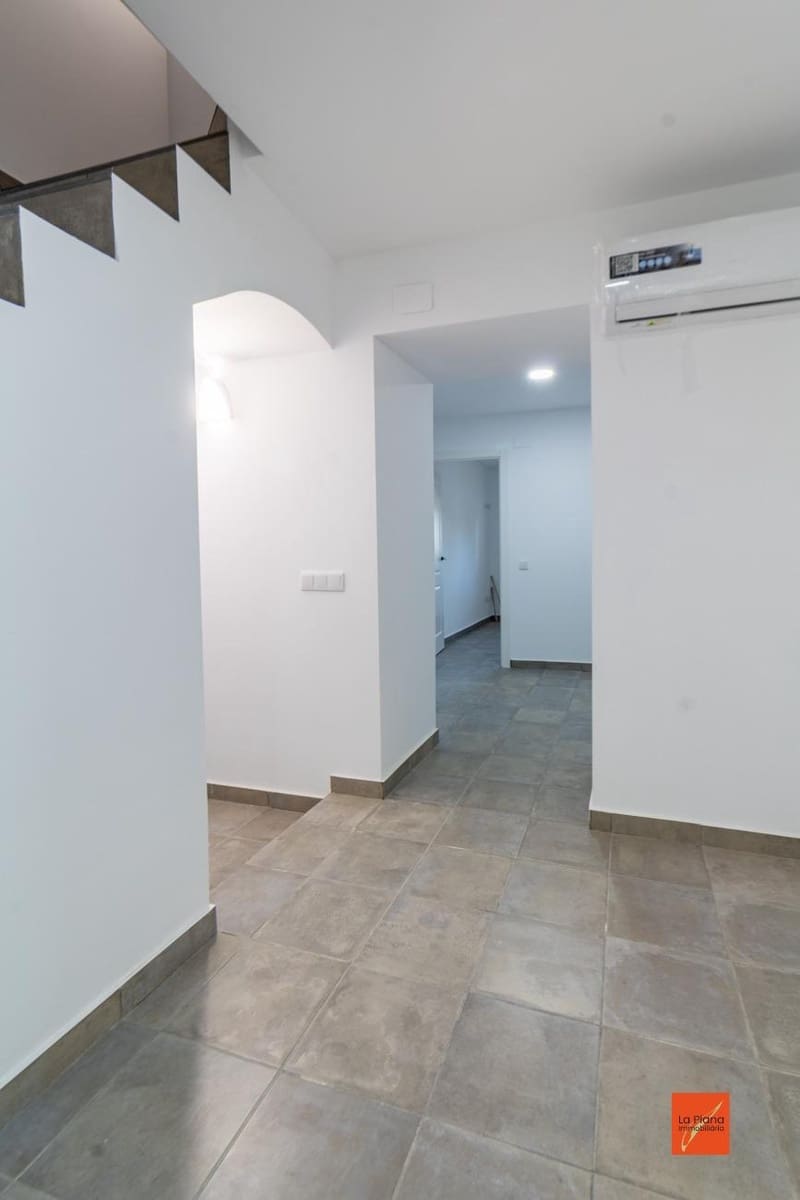 5 soverom Hus til salgs i Santa Barbara med garasje - € 227 000 (Ref: 8113092)