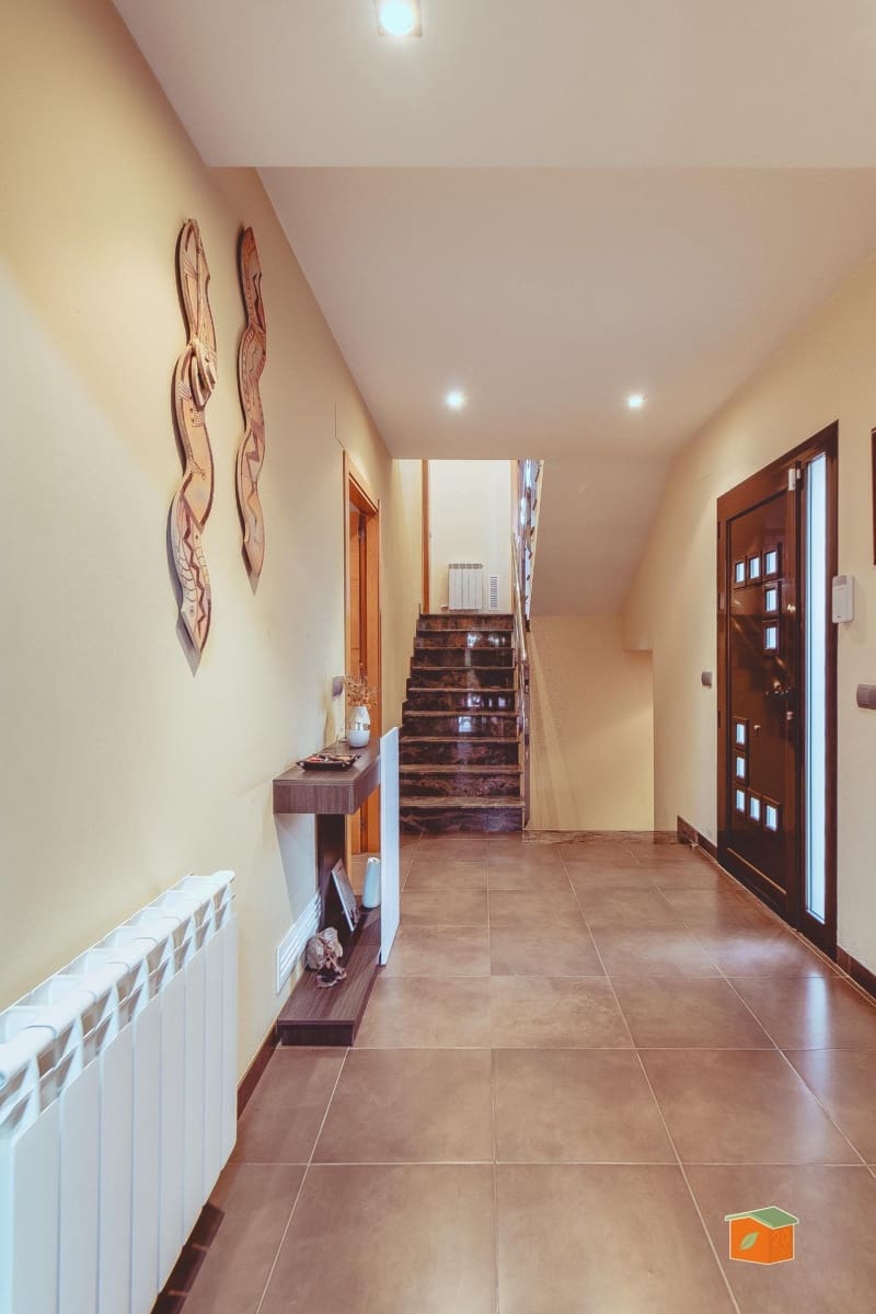 4 soveværelse Villa til salg i Santa Barbara med garage - € 345.000 (Ref: 8189532)