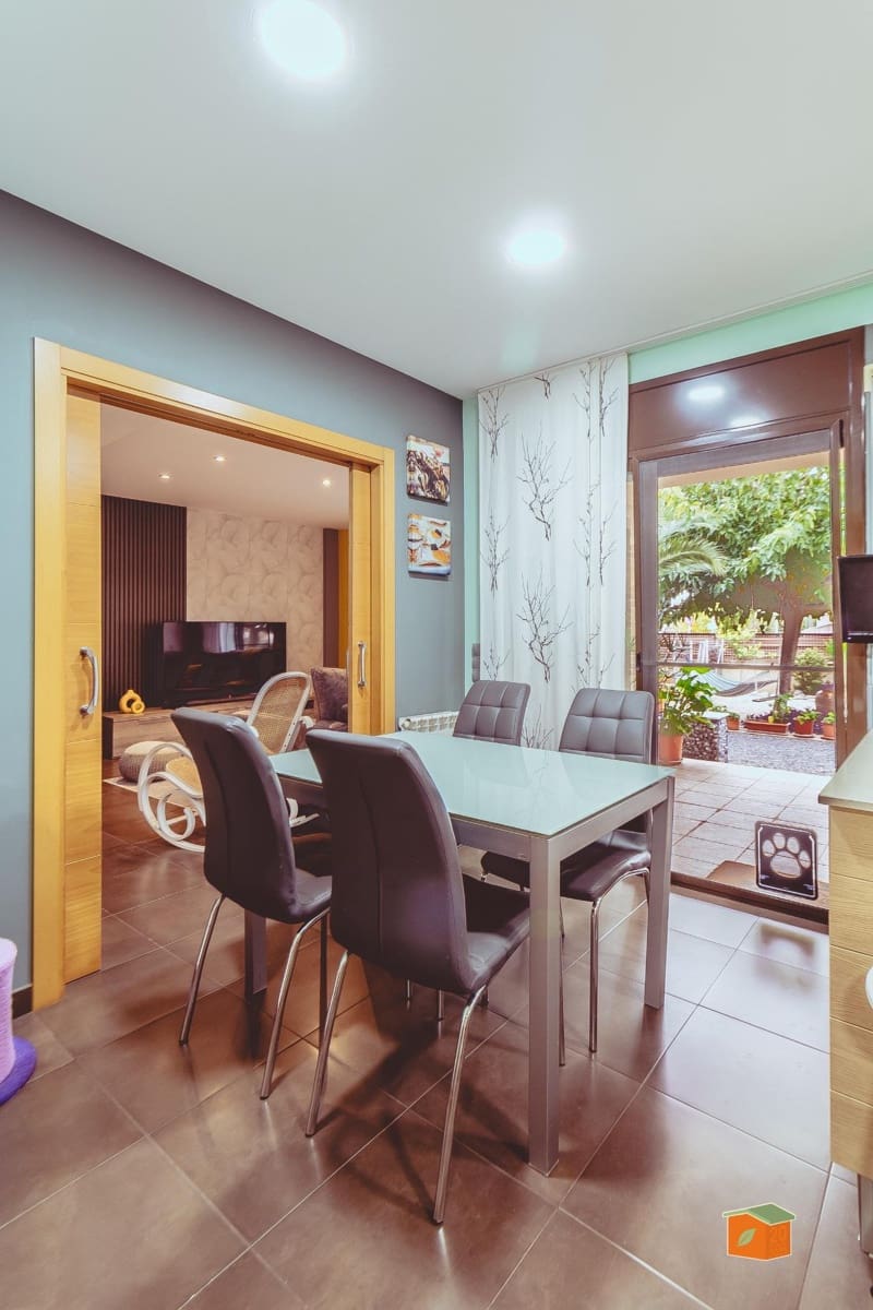 4 soveværelse Villa til salg i Santa Barbara med garage - € 345.000 (Ref: 8189532)