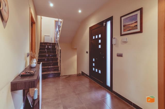 4 soveværelse Villa til salg i Santa Bàrbara med garage - € 345.000 (Ref: 8189532)