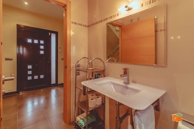 4 soveværelse Villa til salg i Santa Bàrbara med garage - € 345.000 (Ref: 8189532)