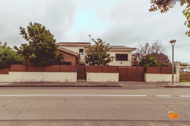 4 soveværelse Villa til salg i Santa Bàrbara med garage - € 345.000 (Ref: 8189532)