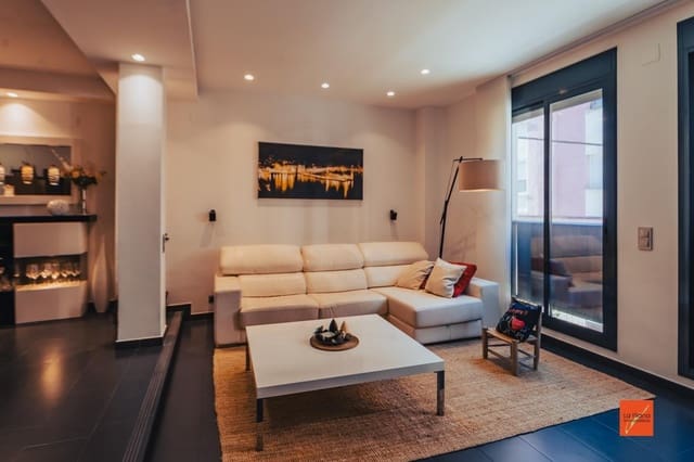 3 bedroom Terraced Villa for sale in Tortosa with garage - € 310,000 (Ref: 8247612)