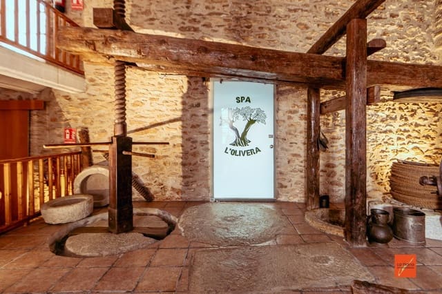 13 bedroom Hotel for sale in Masdenverge with pool - € 589,000 (Ref: 8263299)