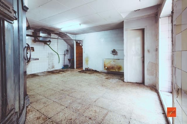 6 bedroom Business for sale in Santa Bàrbara - € 115,000 (Ref: 8430479)