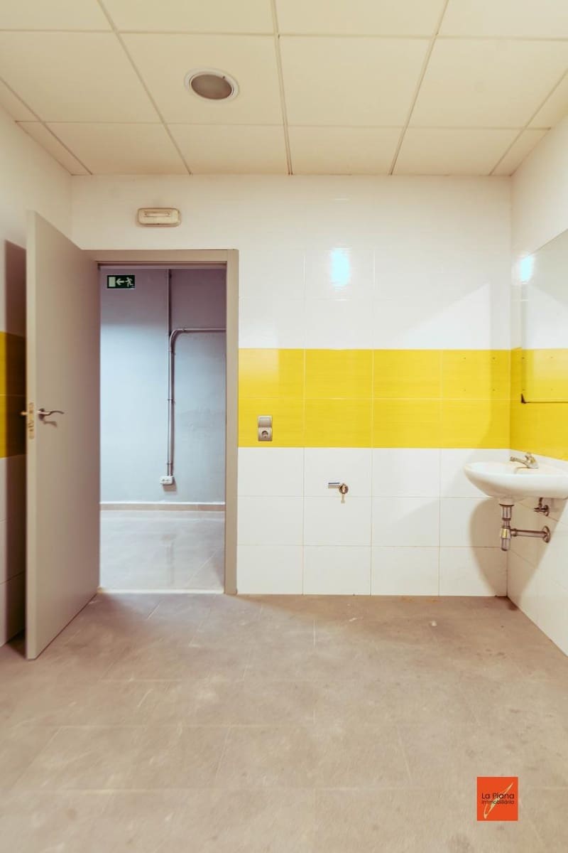 Erhverv til leje i Santa Barbara - € 350 (Ref: 8493877)